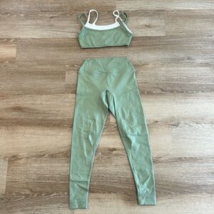 SETActive Formcloud Double Scoop Bra and Leggings in Moss